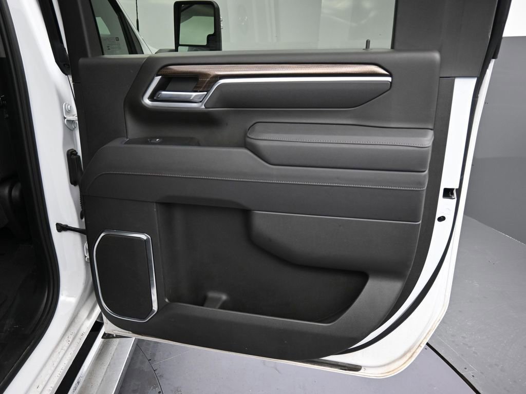 Used 2025 Chevrolet Silverado 2500 LT w/ Convenience Package image 42