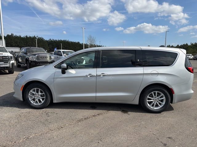 Used 2022 Chrysler Voyager LX FWD image 6