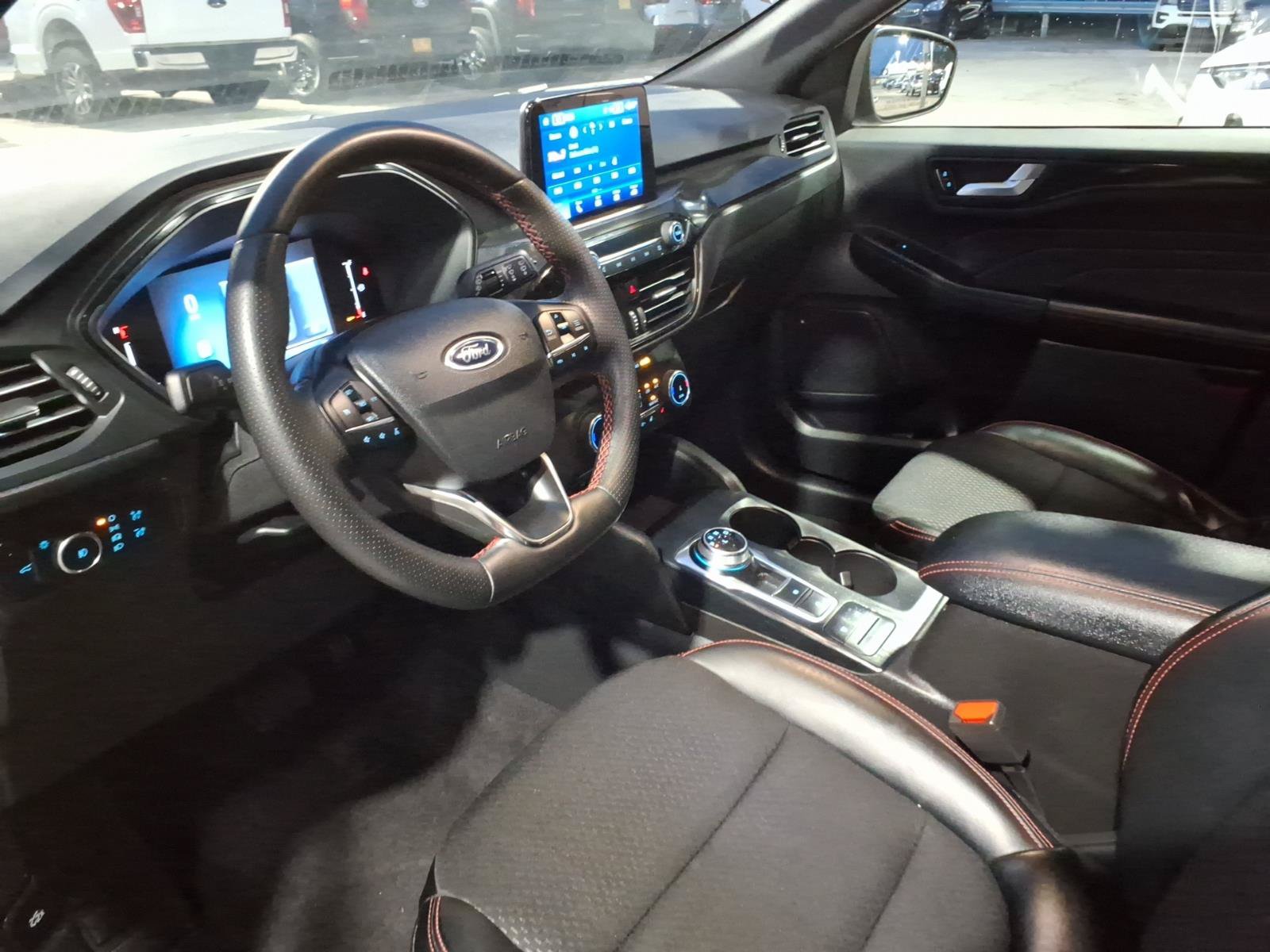 Certified 2025 Ford Escape ST-Line Select AWD/4WD image 10