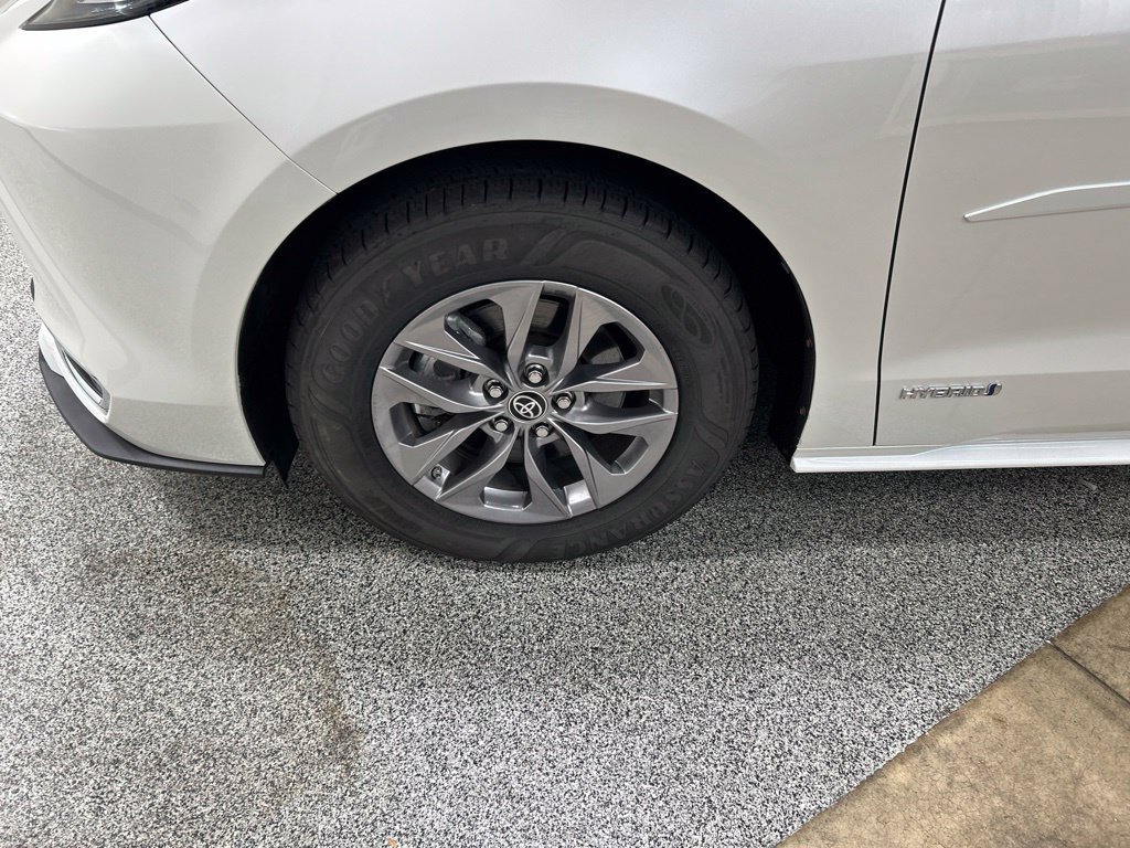 Used 2021 Toyota Sienna XLE AWD/4WD image 31