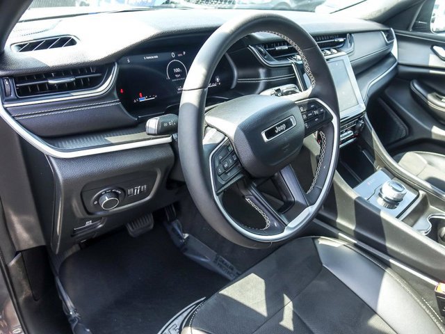 Used 2024 Jeep Grand Cherokee Altitude AWD/4WD image 15