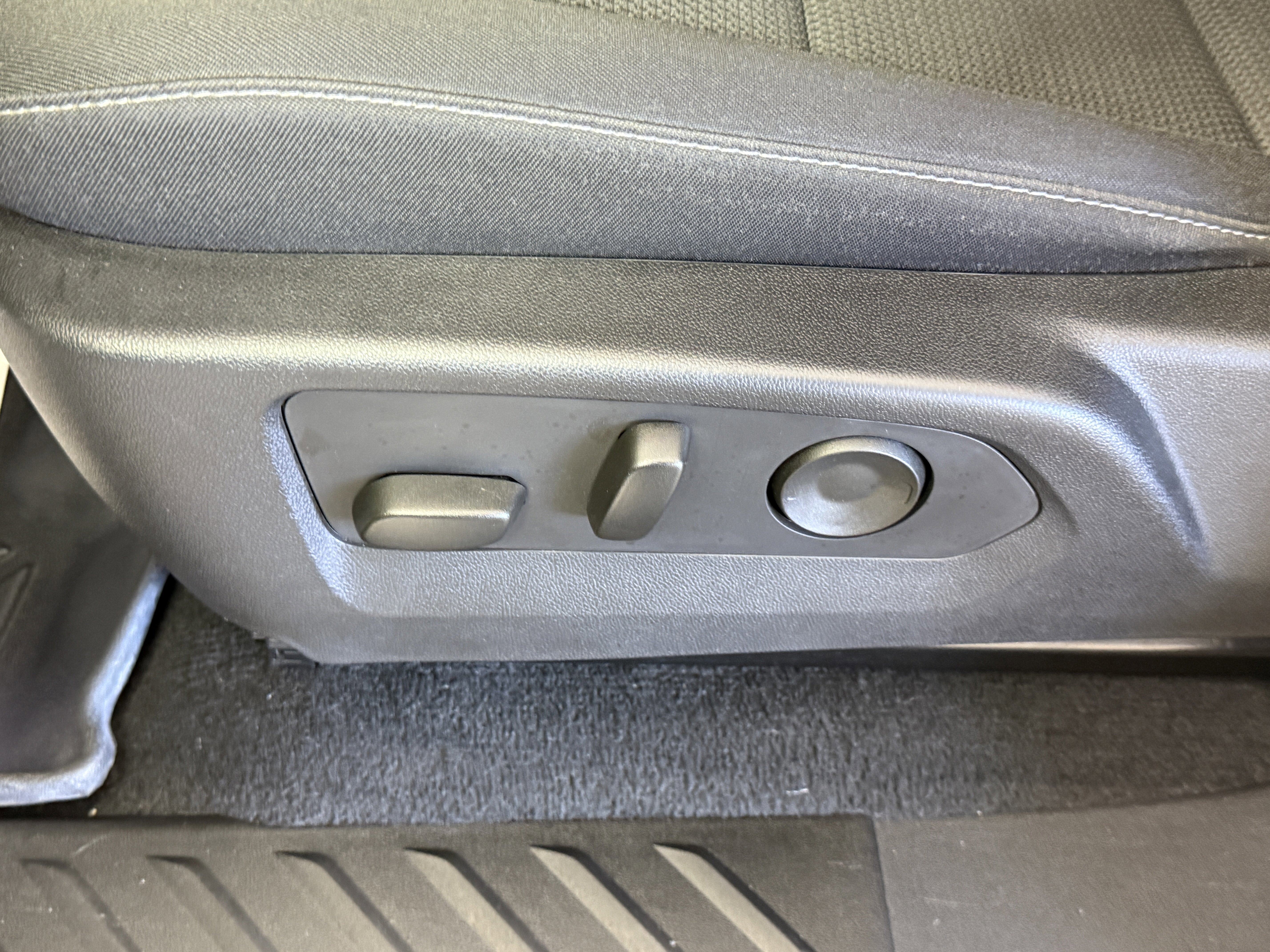 Used 2024 Chevrolet Colorado LT w/ LT Convenience Package II image 17