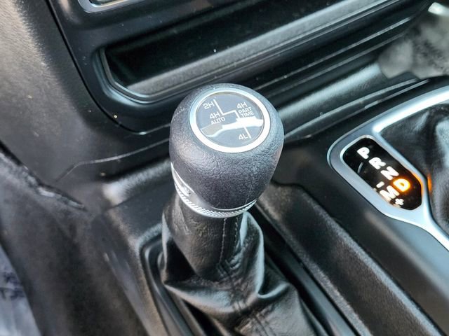 Used 2023 Jeep Wrangler Unlimited w/ Convenience Group AWD/4WD image 25
