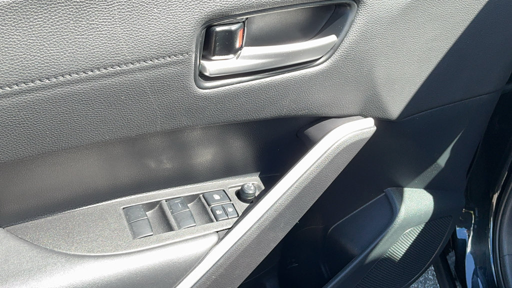Used 2026 Toyota Corolla Cross XLE FWD image 25