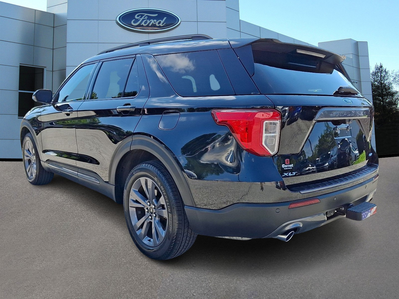 Certified 2024 Ford Explorer XLT w/ Equipment Group 202A AWD/4WD image 5