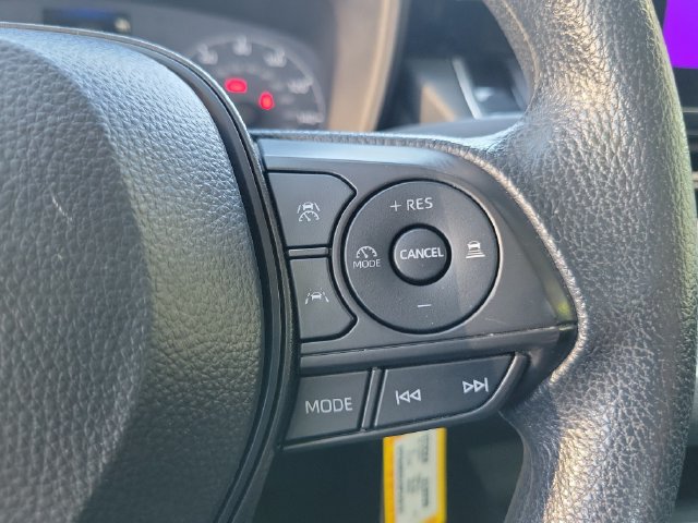 Used 2025 Toyota Corolla LE FWD image 5
