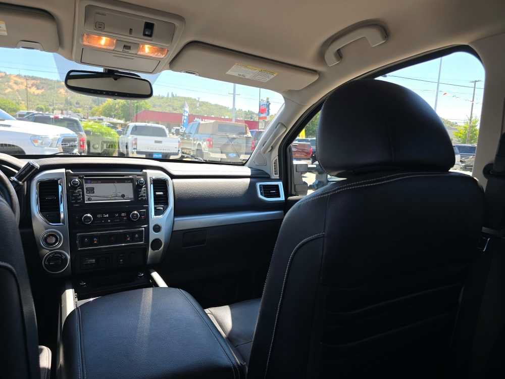 Used 2017 Nissan Titan PRO-4X AWD/4WD image 14
