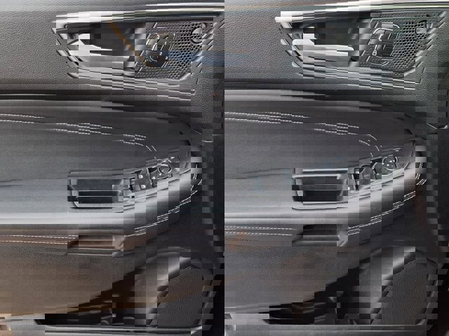 Certified 2024 Ford Edge Titanium w/ Class II Trailer Tow Package image 21