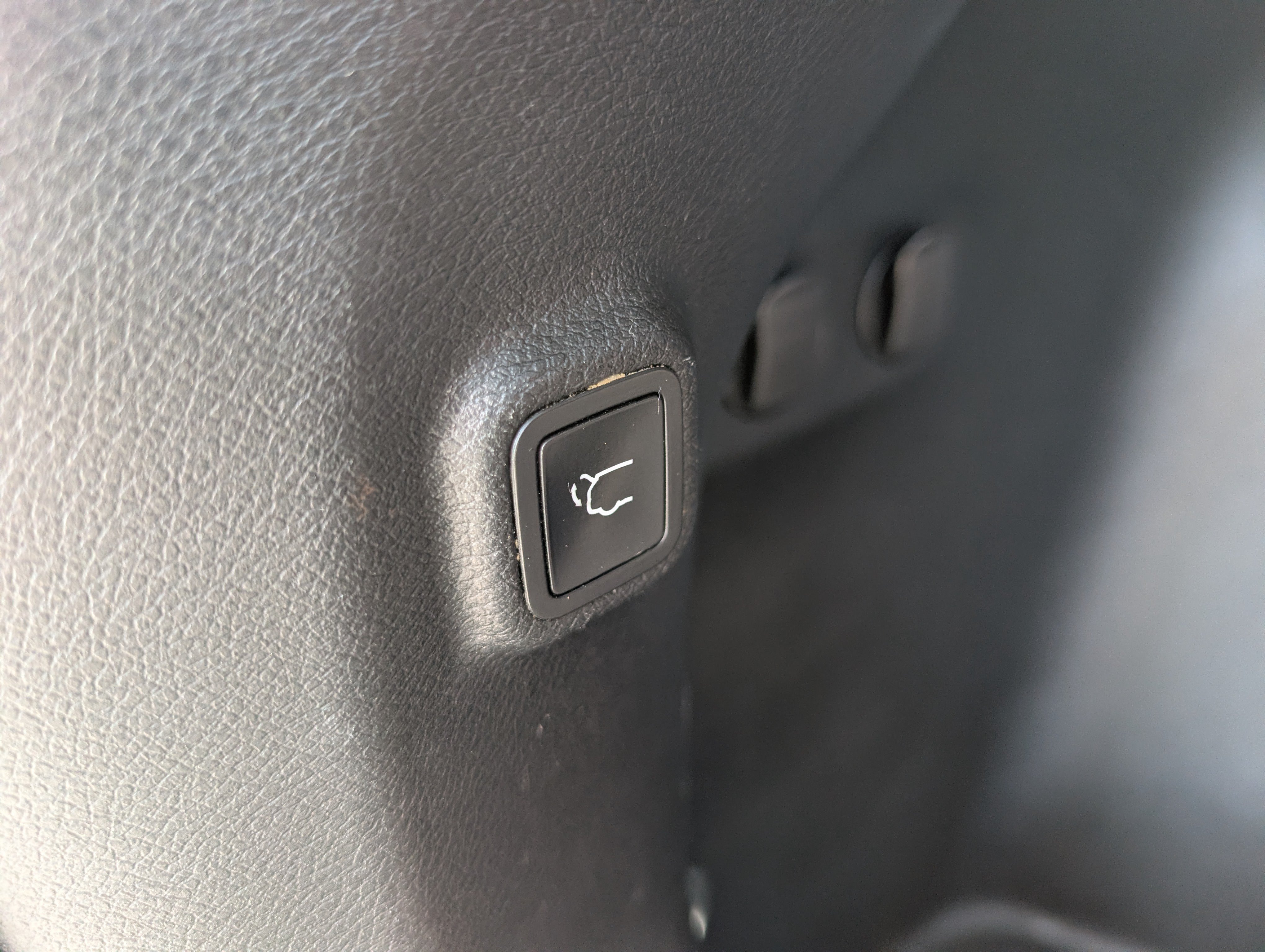 Used 2020 Jeep Cherokee Latitude Plus FWD image 15