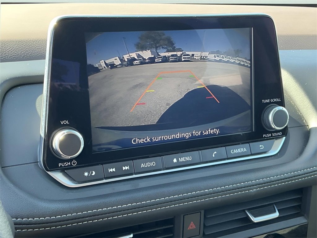 Used 2023 Nissan Rogue SV image 37