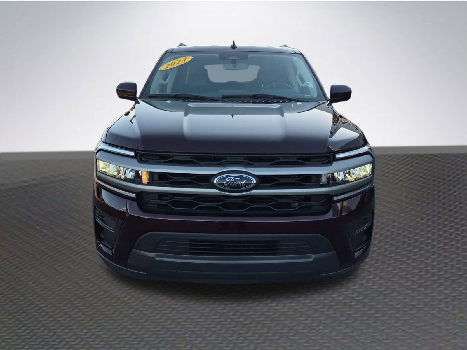 Certified 2024 Ford Expedition XLT image 3