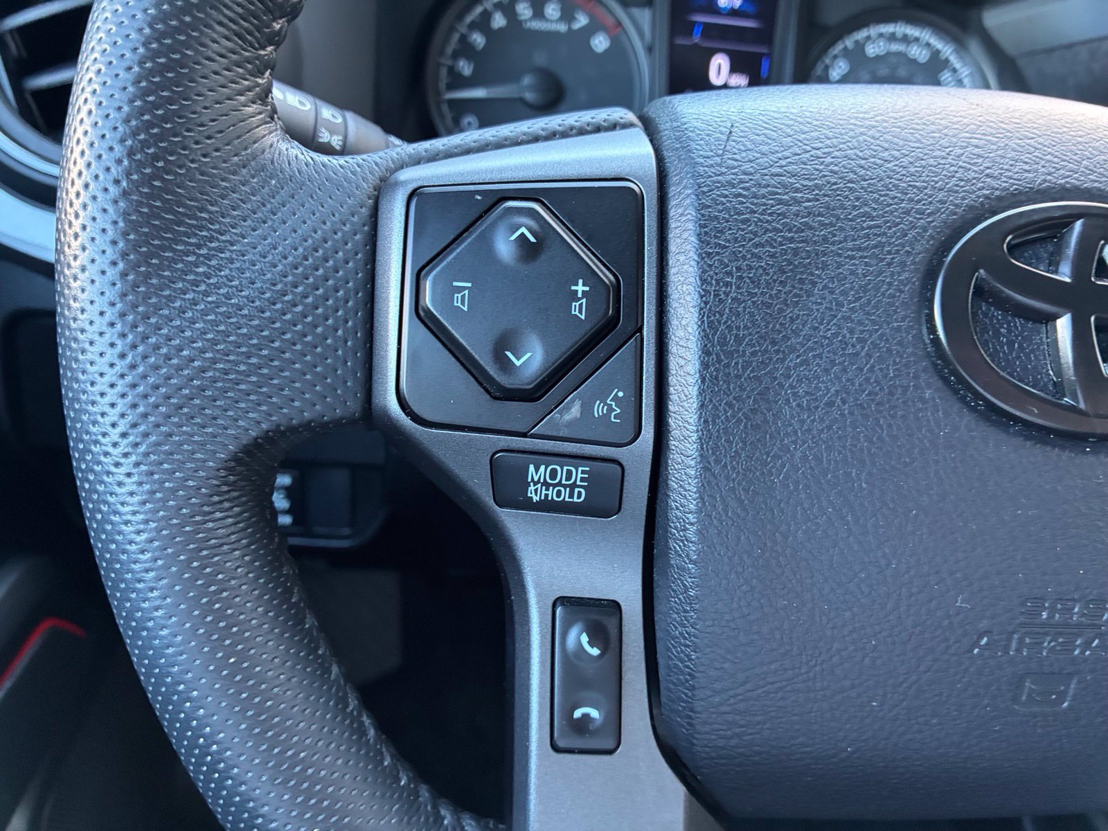 Used 2023 Toyota Tacoma TRD Off-Road w/ Technology Package AWD/4WD image 27