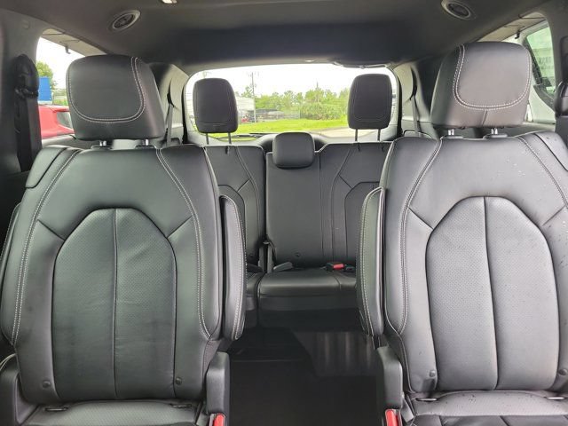 Used 2021 Chrysler Pacifica Touring-L w/ Premium & Safety Sphere Group FWD image 16