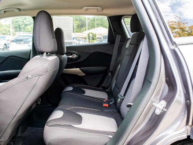 Used 2017 Jeep Cherokee Sport FWD image 15