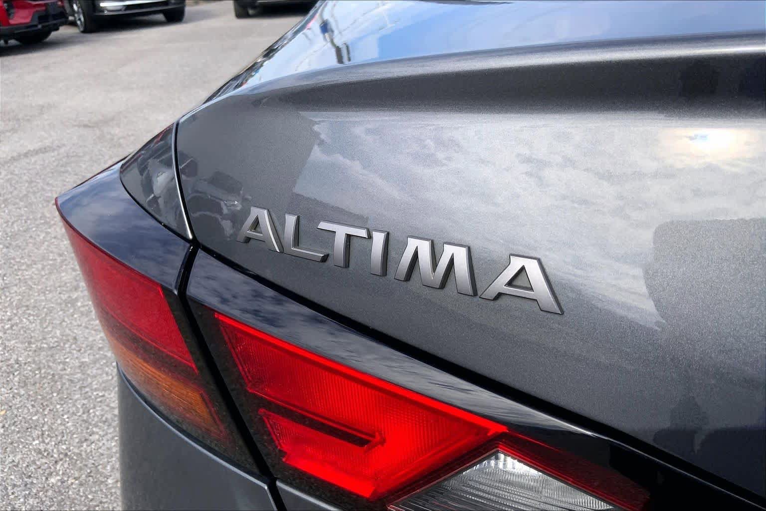 Used 2025 Nissan Altima 2.5 S FWD image 29
