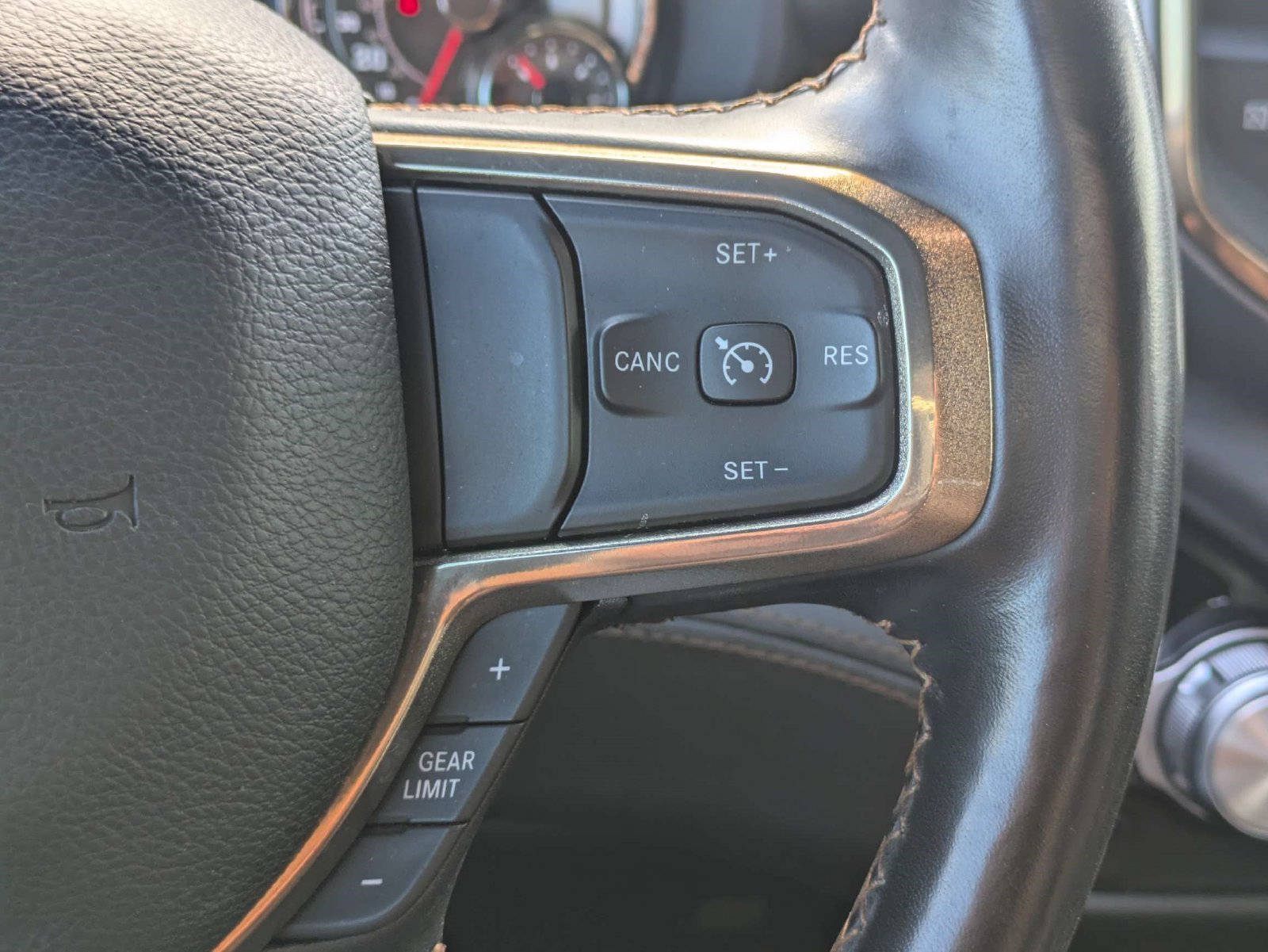 Used 2022 RAM 1500 Limited w/ Body Color Bumper Group AWD/4WD image 29