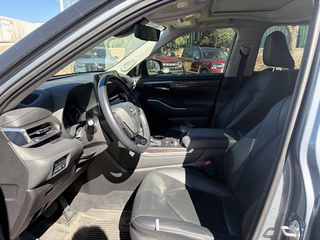 Used 2020 Toyota Highlander Limited image 11