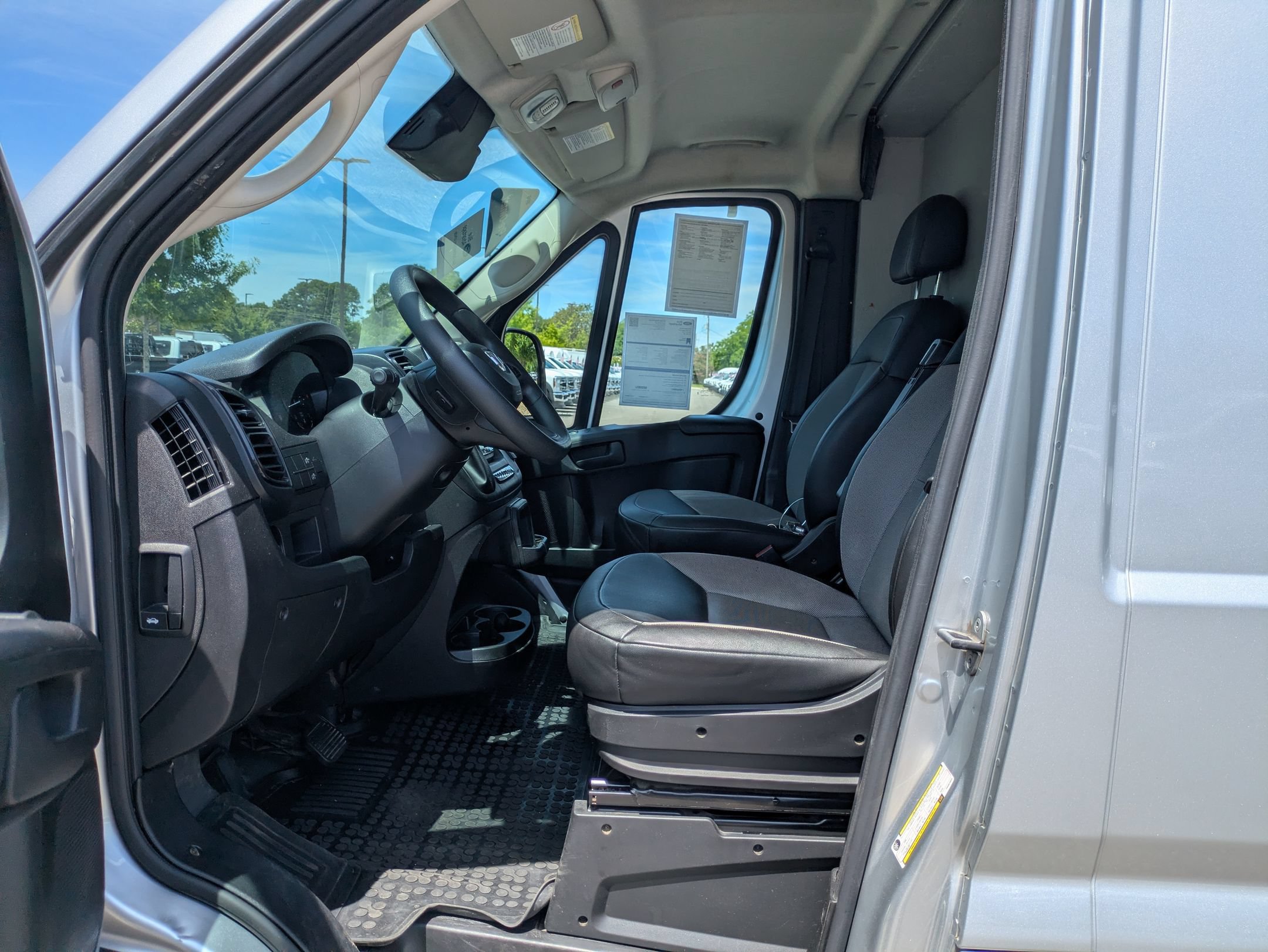 Used 2023 RAM ProMaster 2500 FWD image 11