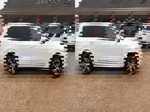 Used 2023 Volvo XC90 T8 Plus w/ Protection Package Premier image 8