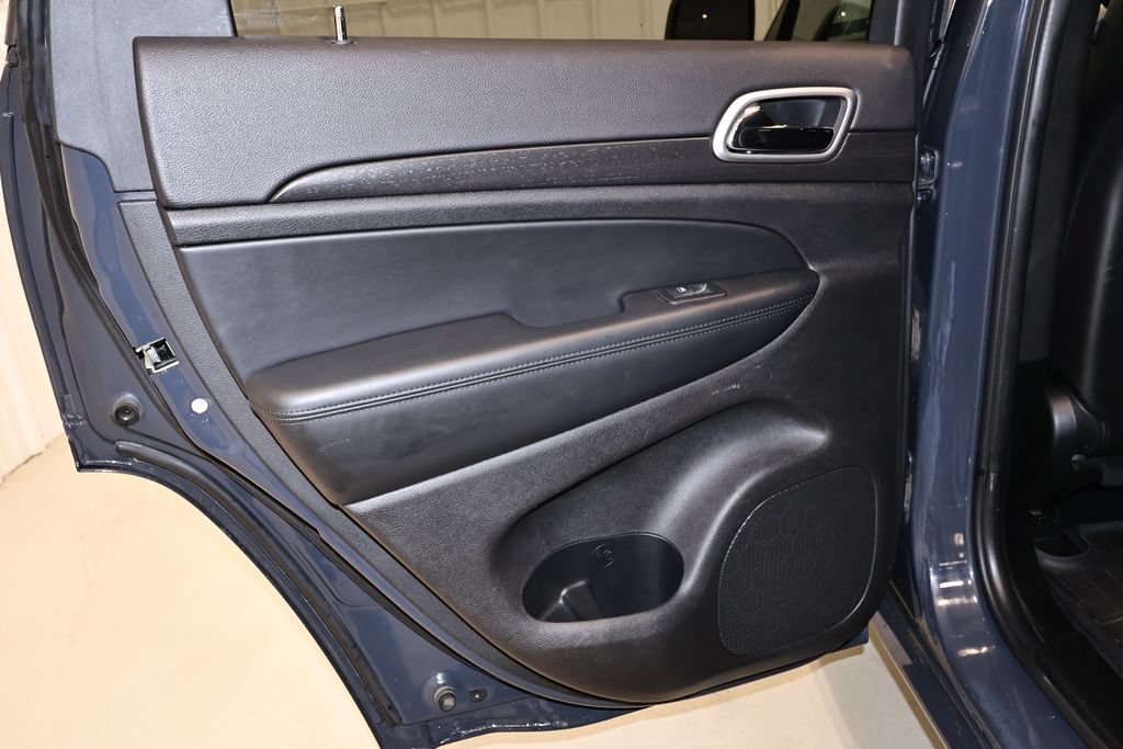 Used 2018 Jeep Grand Cherokee Laredo AWD/4WD image 15