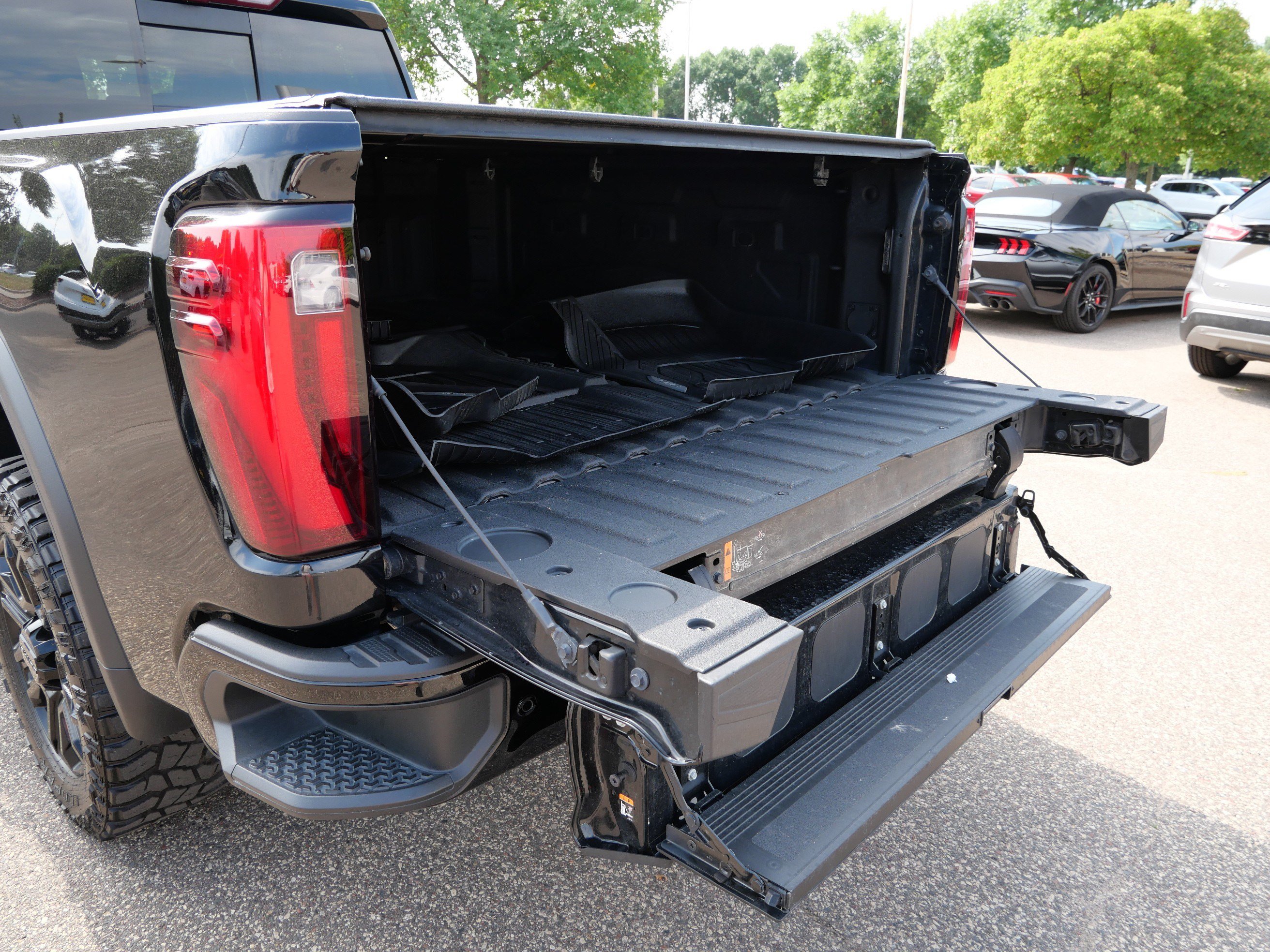 Used 2024 GMC Sierra 2500 Denali w/ Denali Reserve Package AWD/4WD image 18