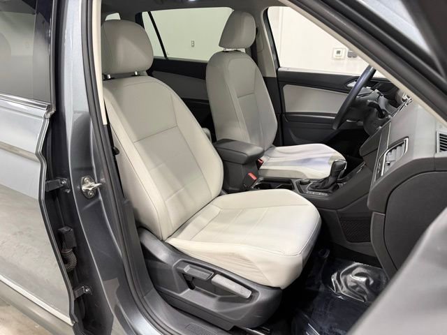 Used 2020 Volkswagen Tiguan SEL image 39