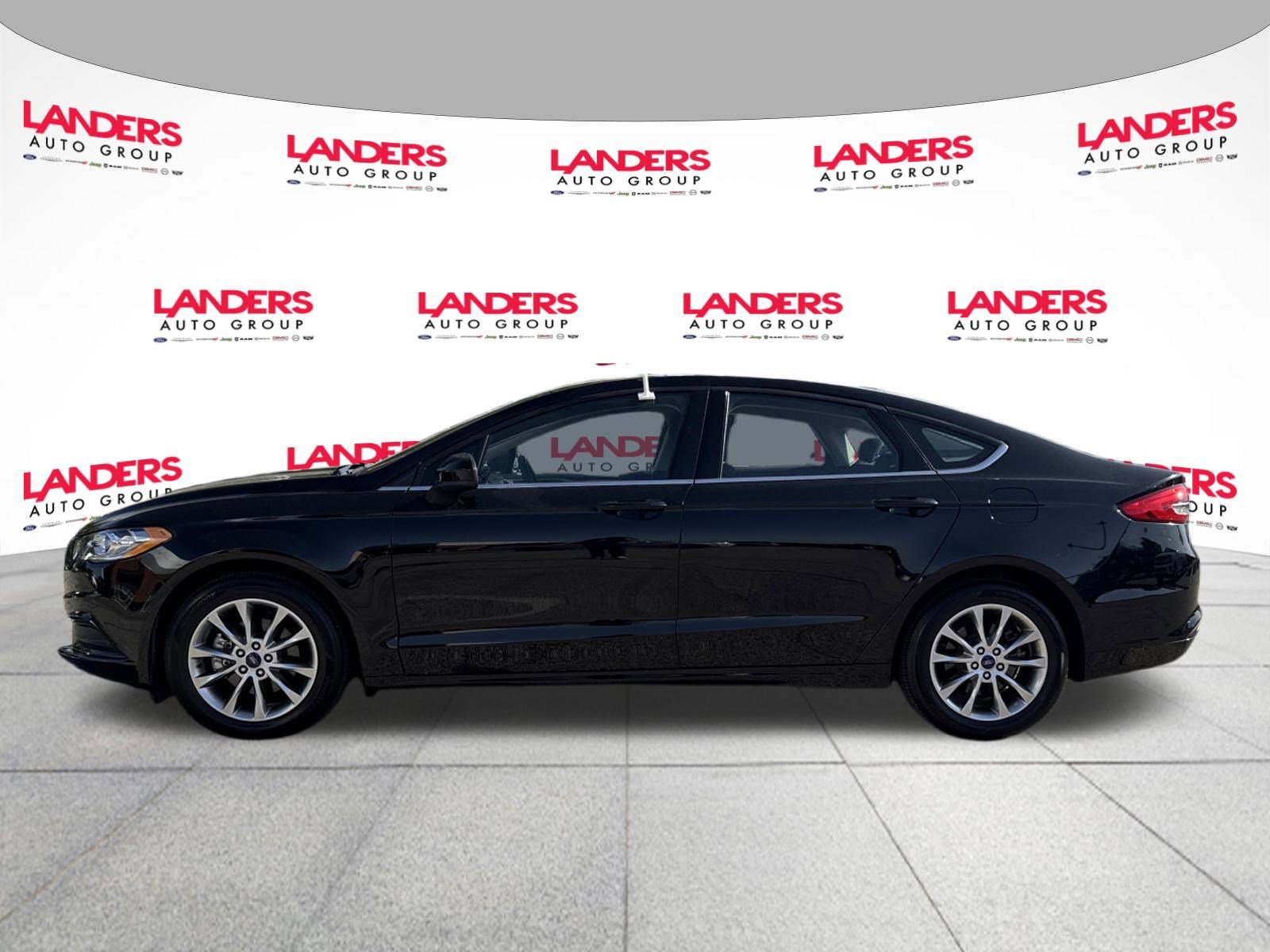 Certified 2017 Ford Fusion SE w/ Fusion SE Technology Package FWD image 6