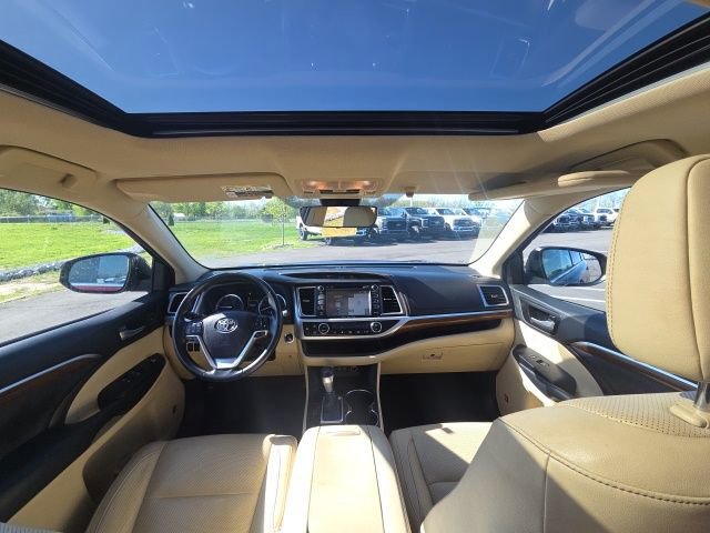 Used 2018 Toyota Highlander Limited FWD image 23
