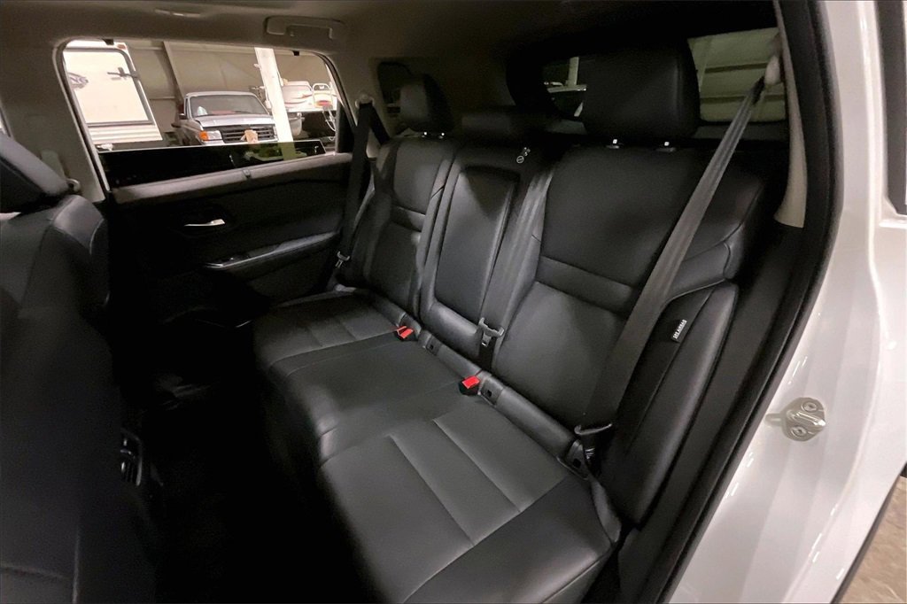 Used 2023 Nissan Rogue SV w/ SV Premium B Package image 25