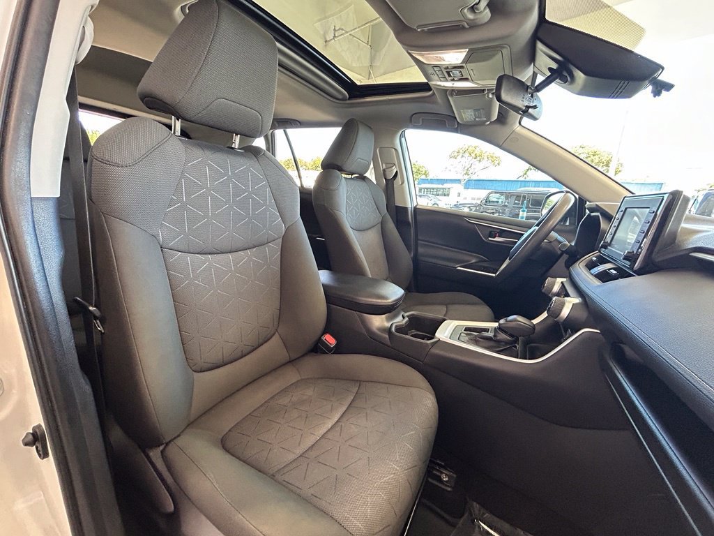 Used 2022 Toyota RAV4 XLE FWD image 29