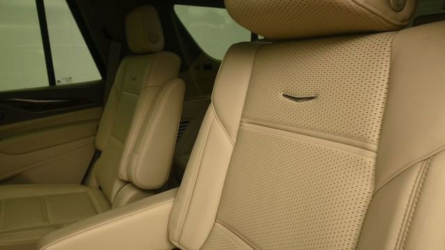Used 2023 Cadillac Escalade Premium Luxury Platinum w/ Heavy-Duty Trailer Package AWD/4WD image 11