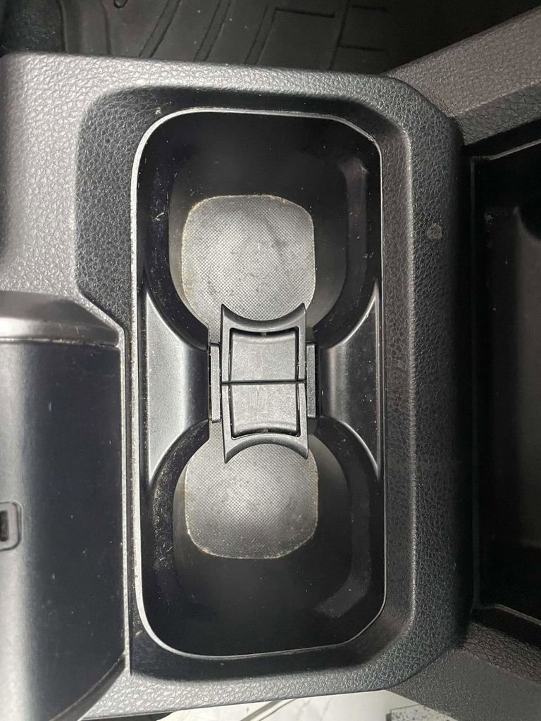 Used 2023 Toyota Tacoma SR5 AWD/4WD image 18