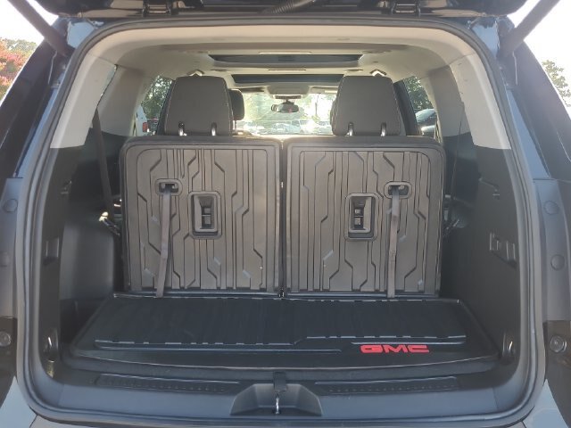 Used 2023 GMC Acadia SLE w/ Driver Convenience Package FWD image 16
