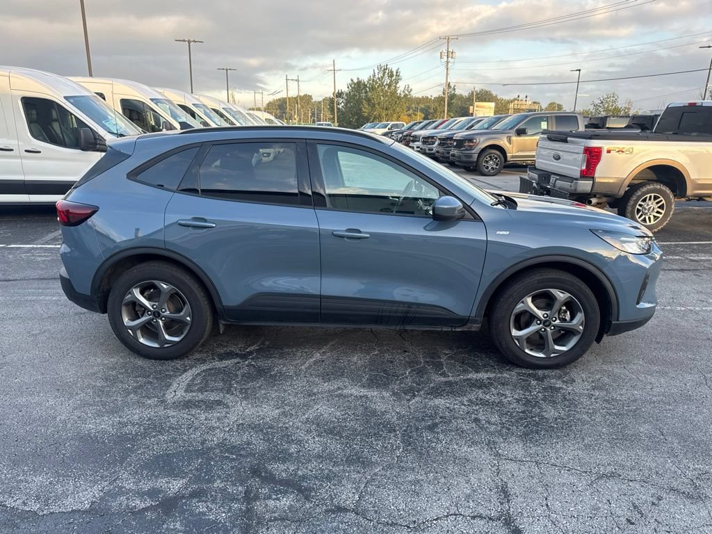 Certified 2025 Ford Escape ST-Line Select AWD/4WD image 2