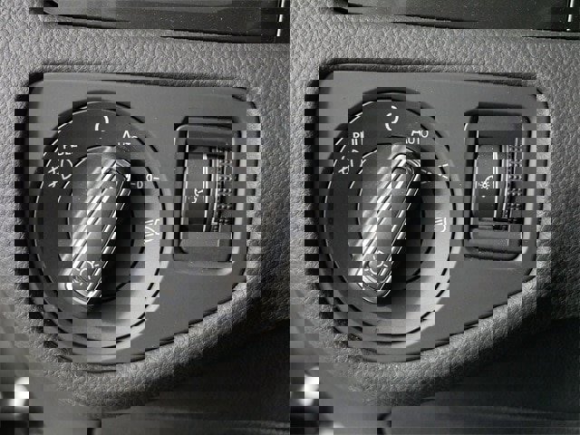 Used 2018 Volkswagen Golf SE image 18