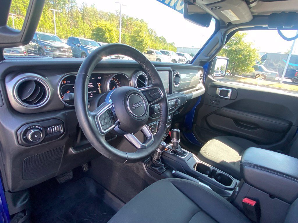Used 2018 Jeep Wrangler Unlimited Sahara AWD/4WD image 9