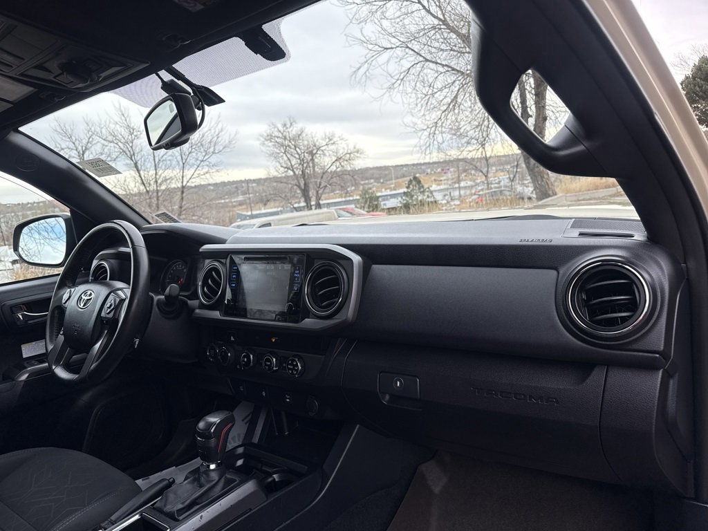 Used 2017 Toyota Tacoma TRD Off-Road image 32