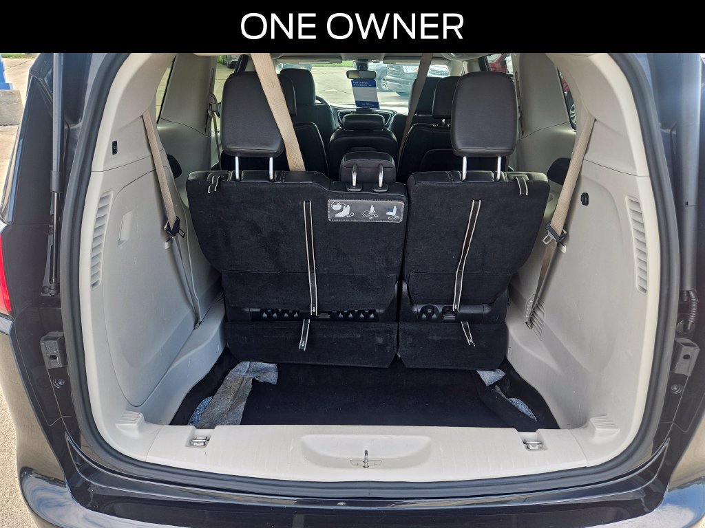 Used 2020 Chrysler Pacifica Touring-L FWD image 6