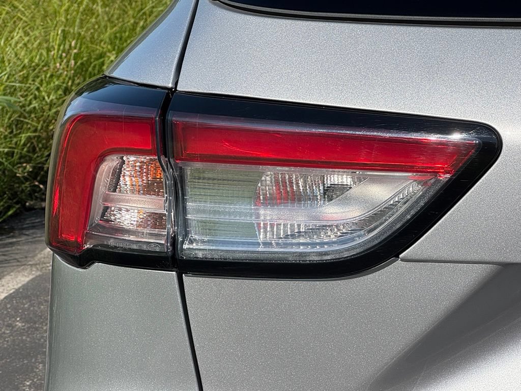 Certified 2020 Ford Escape Titanium AWD/4WD image 10