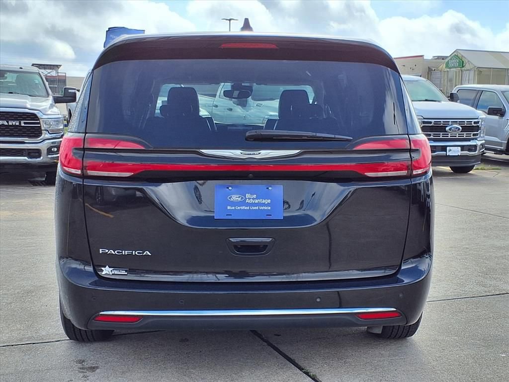 Used 2024 Chrysler Pacifica Touring-L image 5