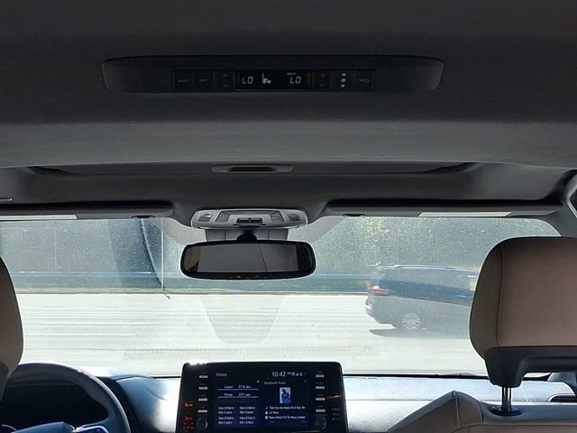 Used 2023 Toyota Sienna XLE FWD image 24