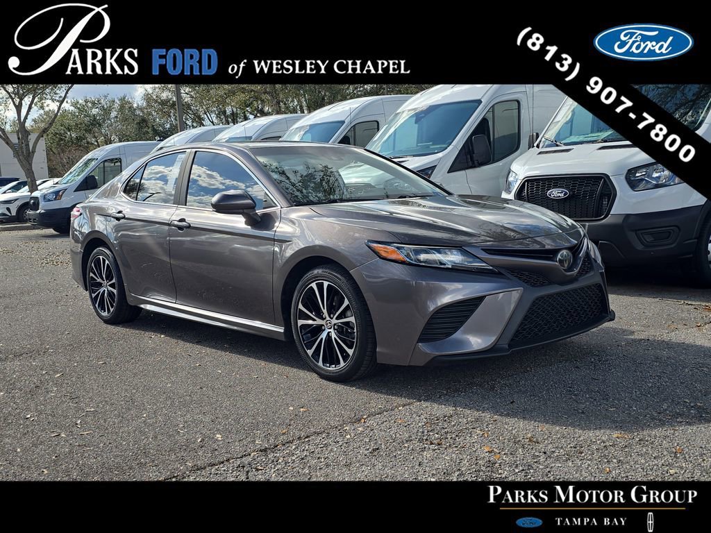 Used 2020 Toyota Camry SE image 1