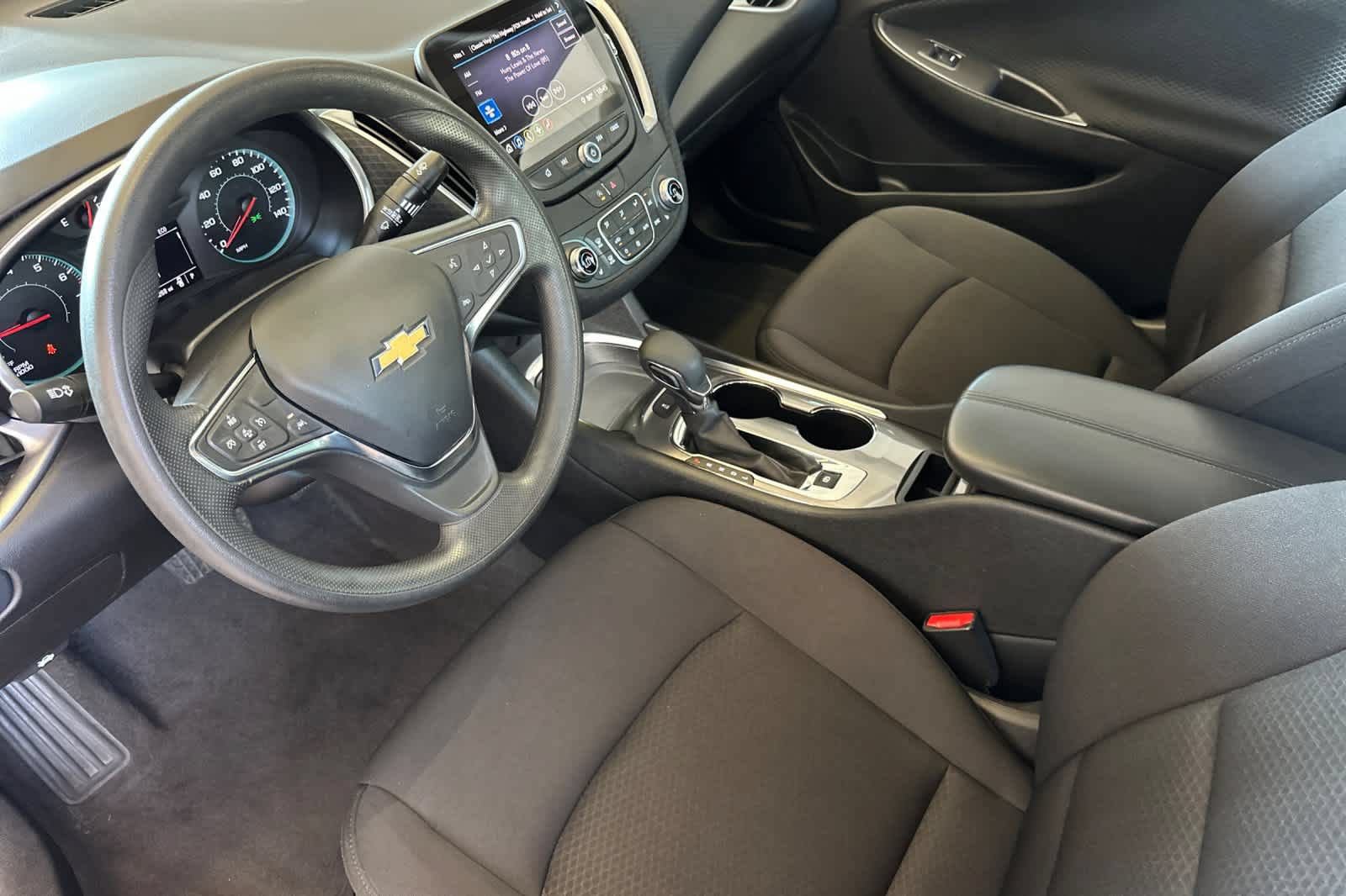Used 2025 Chevrolet Malibu LT FWD image 11