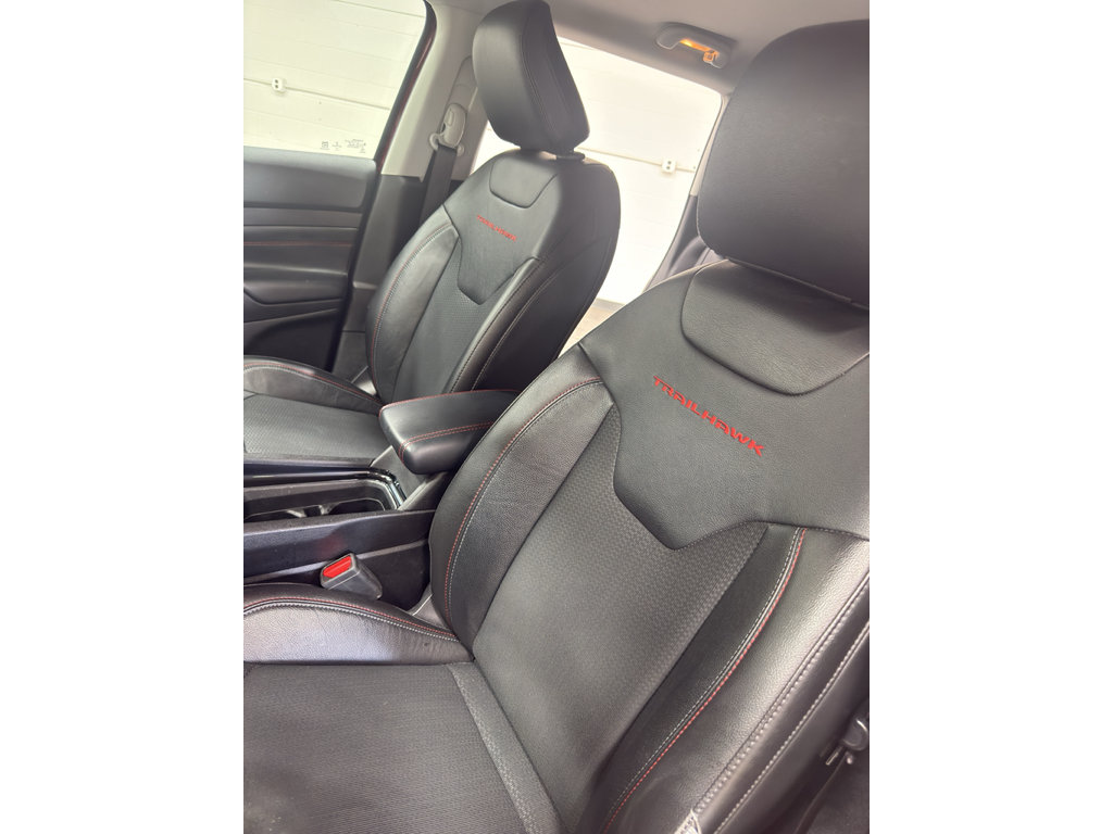 Used 2022 Jeep Compass Trailhawk w/ Trailhawk Convenience Group AWD/4WD image 19