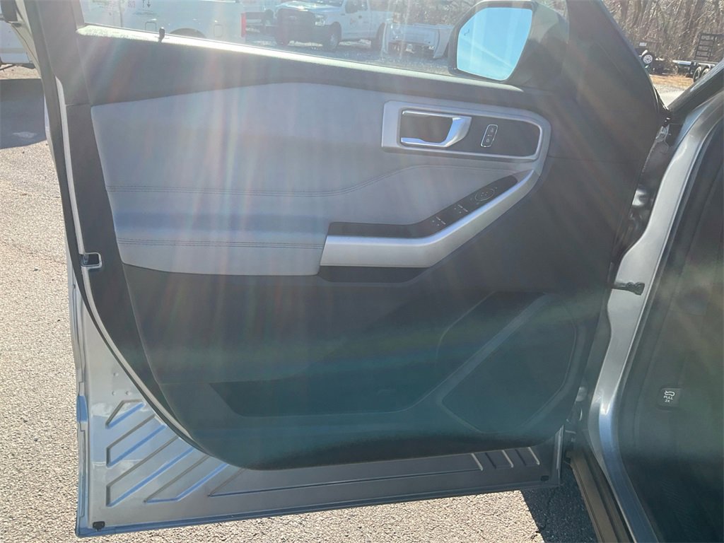 Certified 2021 Ford Explorer XLT w/ Equipment Group 202A image 17