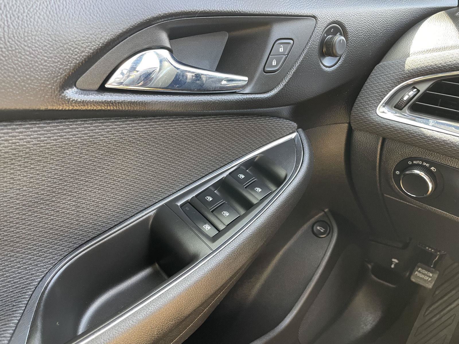 Used 2017 Chevrolet Cruze LT FWD image 27