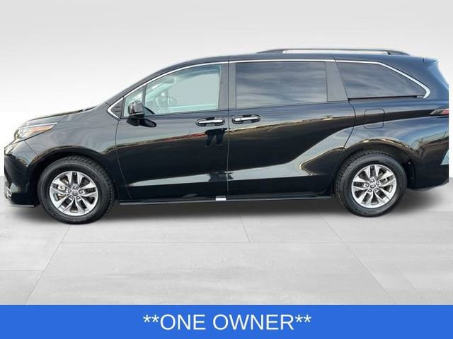 Used 2023 Toyota Sienna XLE image 2
