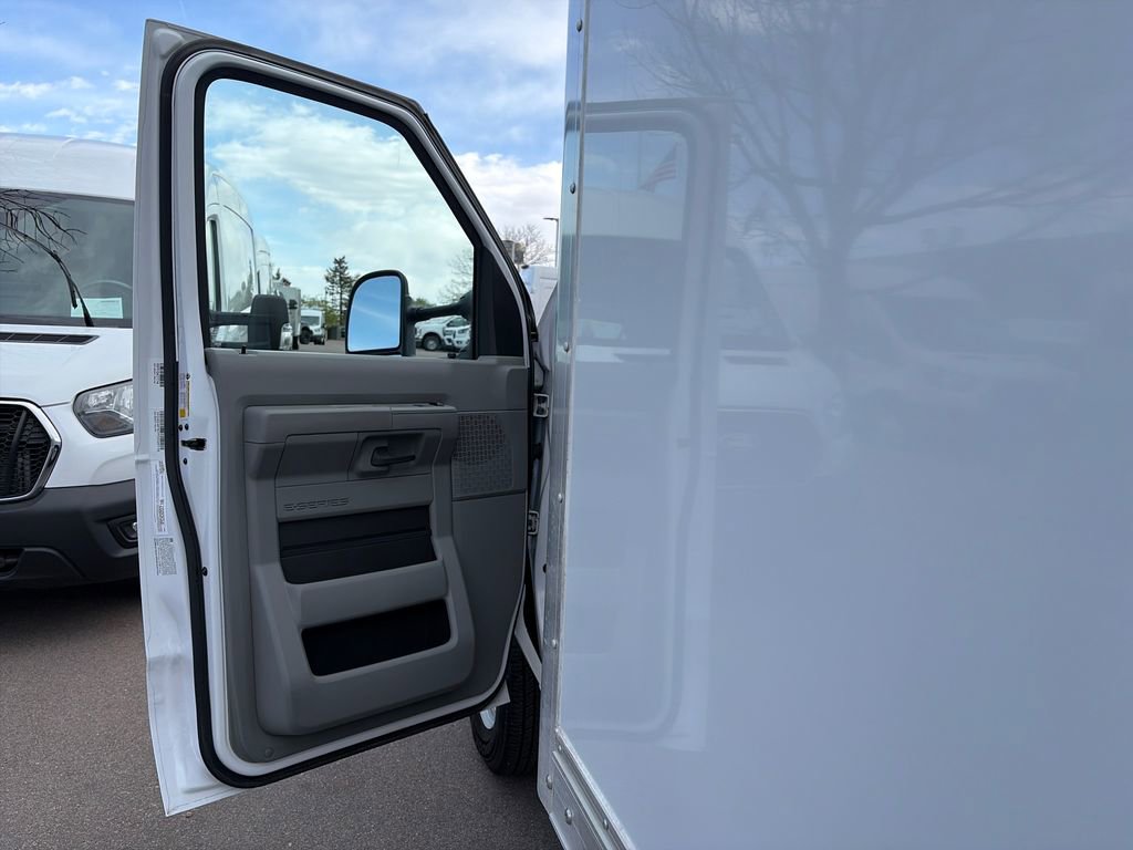 Certified 2023 Ford E-450 and Econoline 450 Super Duty w/ Driver's Safety Package image 9