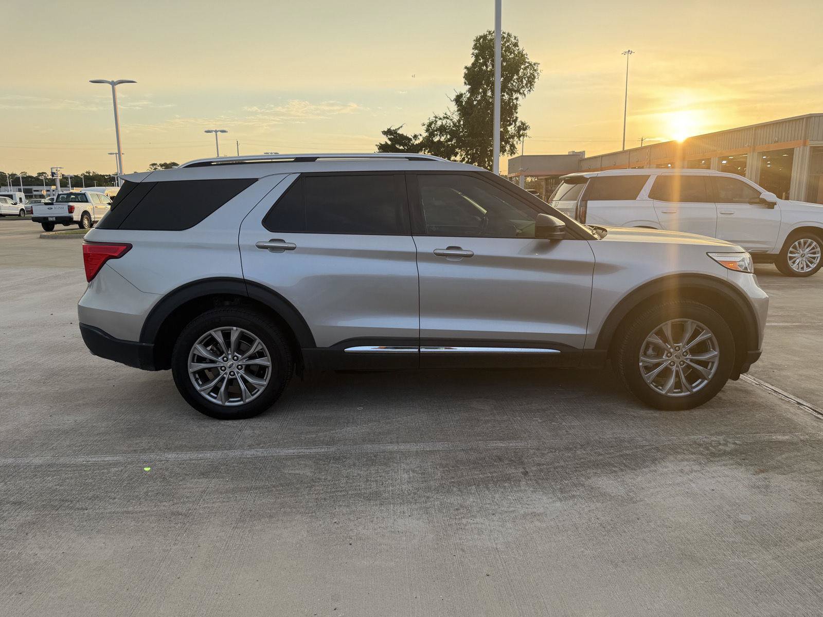 Certified 2023 Ford Explorer Limited AWD/4WD image 6