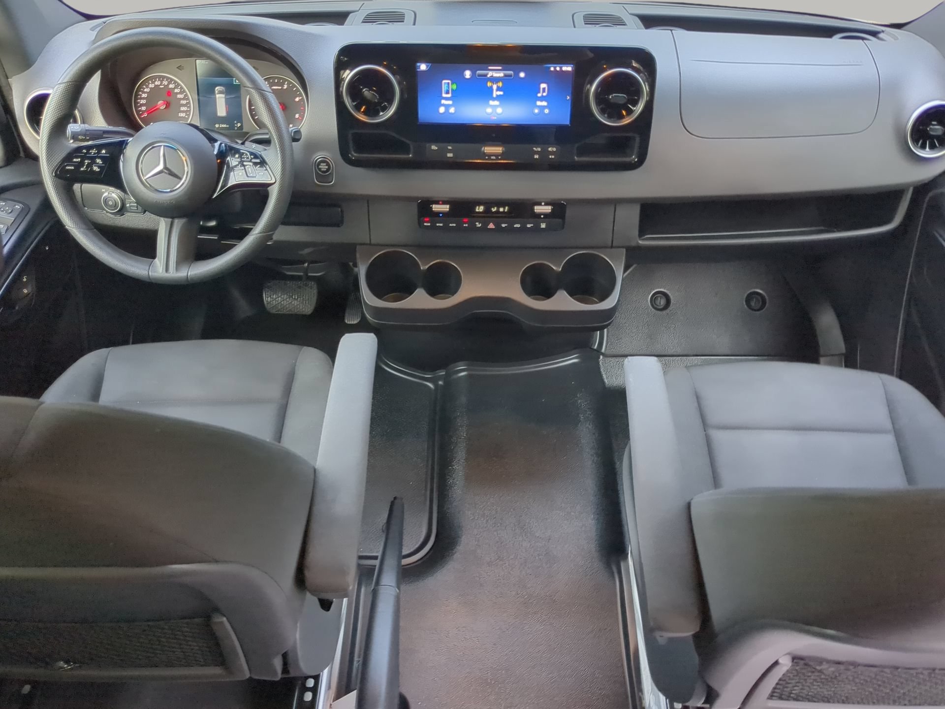 Used 2025 Mercedes-Benz Sprinter 2500 image 49